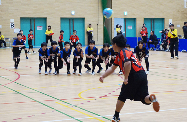 東近江RC杯ドッジボール大会 県内外14チームが争奪