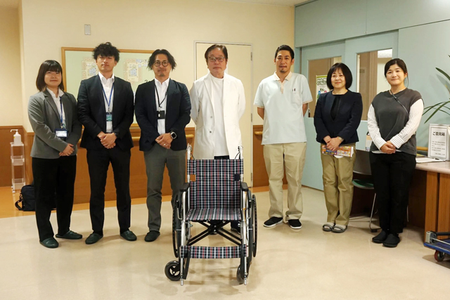 施設に車いす寄贈