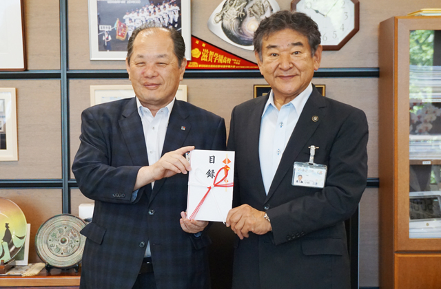 市の基金に寄付 湖東信用金庫から次代の子どもへ