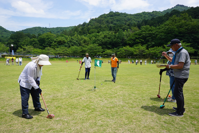 グラウンドゴルフにモルック 健康で明るいまちづくりへ