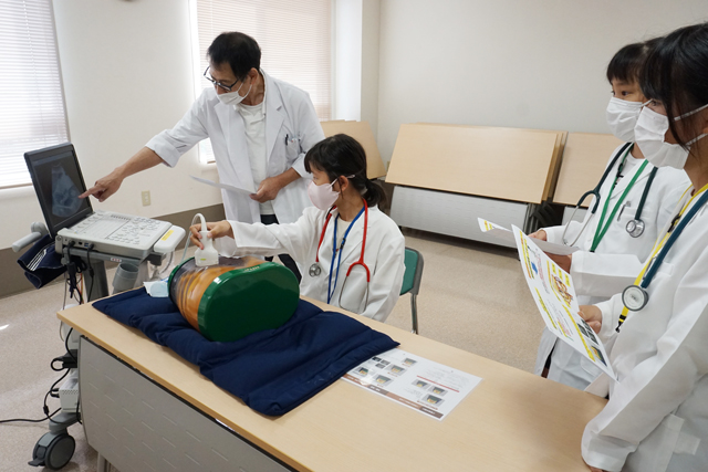 医療への関心を高める 職場体験ツアー