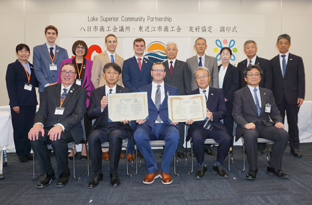 八日市商工会議所と東近江市商工会 マーケット市の経済団体と協定