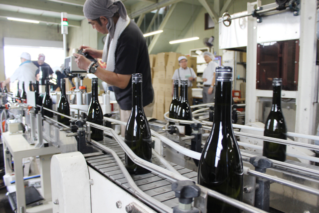 19日から県内で販売 滋賀の地酒30蔵のコラボ純米酒