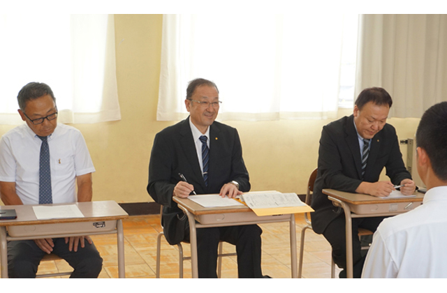 八日市南高生　就職活動に控え模擬面接