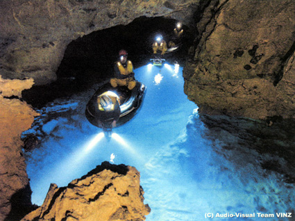 「神秘の鍾乳洞河内の風穴」展