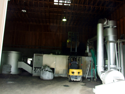 刈り取った水草を飼料化 草津市の建設業者が全国で初の試み