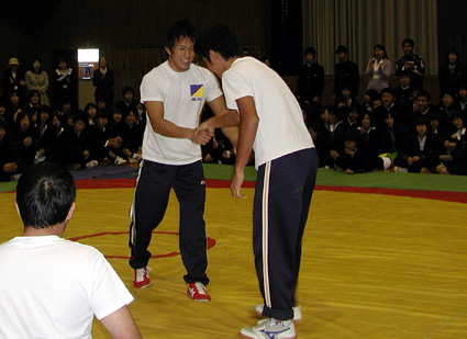 北京五輪銅メダリスト 湯元さん栗東中訪問