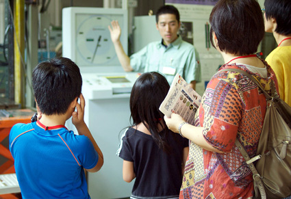 工業技術総合センターで科学とふれあう催し