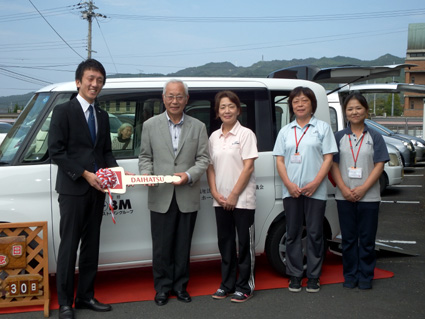 湖南市社協へ福祉車両を寄贈
