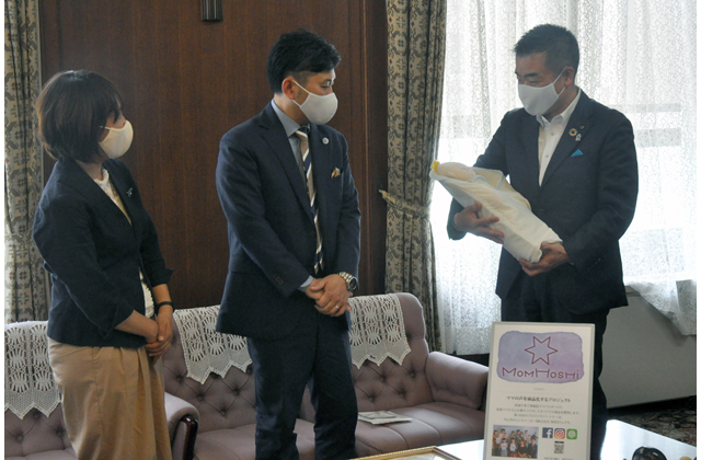 贈り物に県産「こくるみ」人気