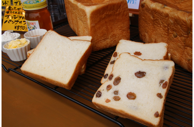 『さすがにオテアゲ』素材にこだわった食パン