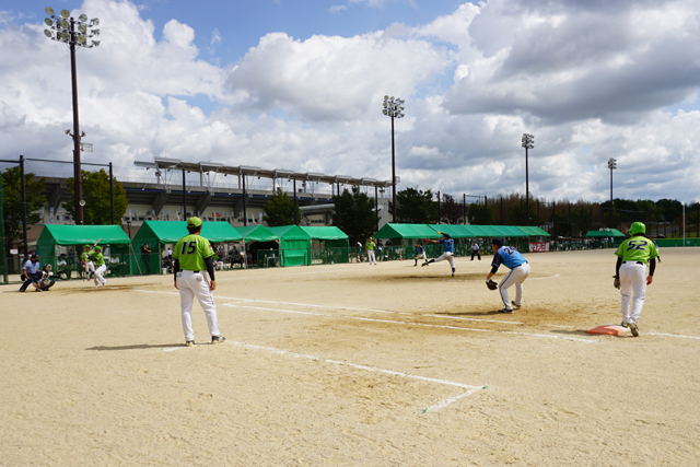 布引多目的グラウンドで開催 成年男子ソフトボール競技