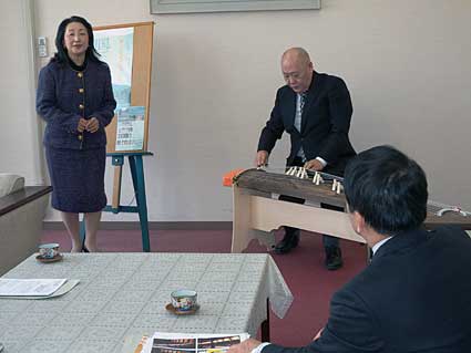 芝居小屋「長栄座」新春公演 新作邦楽で米原の魅力感じて