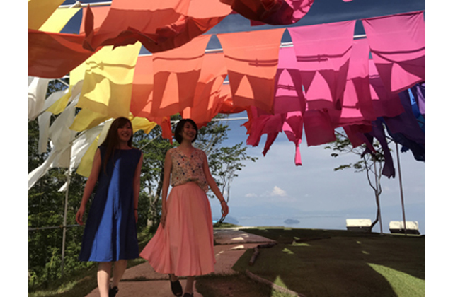 高島ちぢみの“虹のカーテン”登場