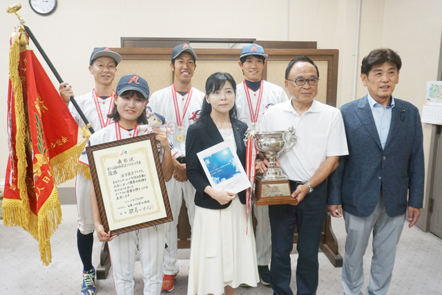 先生たちのチームが悲願の日本
