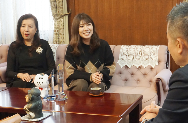 野洲市出身ピアニスト 南杏佳さんが知事を表敬訪問