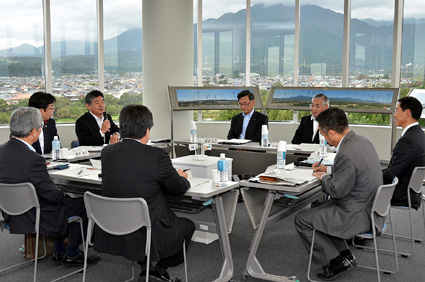 県境超え連携強化　鈴鹿山麓の8首長が初会合