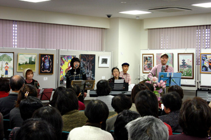 透き通る歌声で魅了「アマービレ」の森野さん