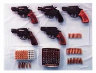 上田容疑者の知人宅から ほか (2000年2月7日号)