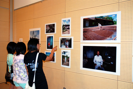 愛知川びんてまりの館「ワンダーアイズ写真展」ブラジルの子供たちが写した