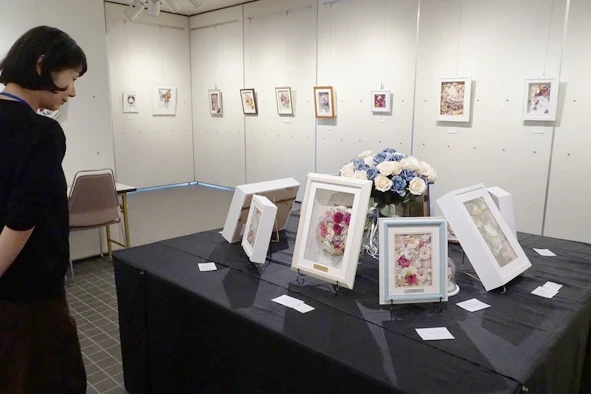 蒲生野に万葉と遊ぶ鈴木靖将・鈴木晴嵐展 | 滋賀報知新聞