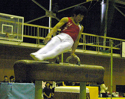 第31回八日市ウイーズ体操クラブ大会　鉄棒や床などで華麗な演技