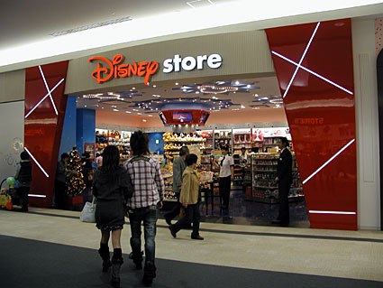 ファンタジーの世界へようこそ！　県内唯一の「ディズニーストア」