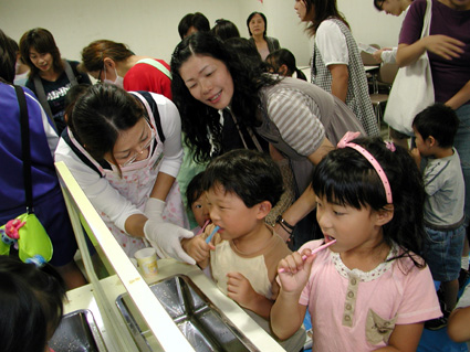 親子で楽しく歯の健康考える「歯ははフェスタ」