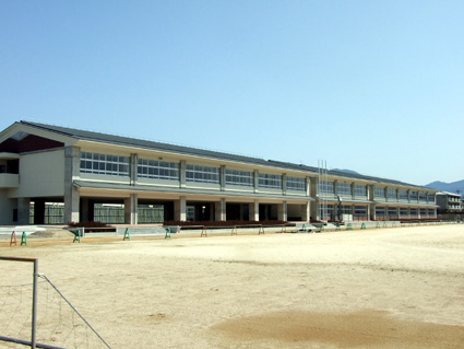 待望の新校舎完成 日野中学校