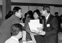 事業者と担当者が情報交換 ほか (2000年1月14日号)