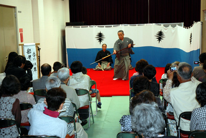 愛知高音楽部やヨシ笛コンサート 子ども能楽教室生6人が舞う