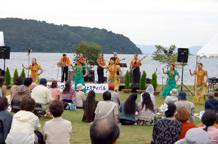 京滋奈のバンドとダンスチーム 琵琶湖畔はハワイアン天国