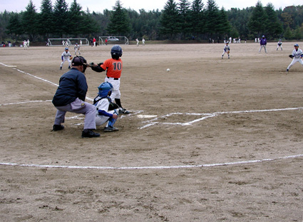 学童野球オーミボーイズ杯開く オリックス日高捕手が激励訪問