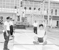 夏休みのちびっ子で大にぎわい ほか (2000年7月26日号)