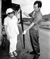 体長1.3メートルの大ウナギ ほか (2000年8月6日号)