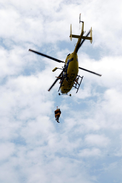 緊急時  ヘリコプター出動 運航3社と災害応援協定結ぶ