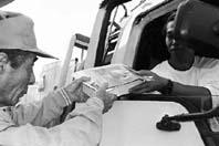 全国に先駆けて啓発運動展開 ほか (2000年12月3日号)