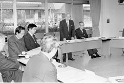 びわこ空港計画の凍結を否定 ほか (2000年11月27日号)