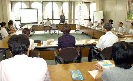 75歳以上に被害集中 暴力、食事与えず、オムツ換えず