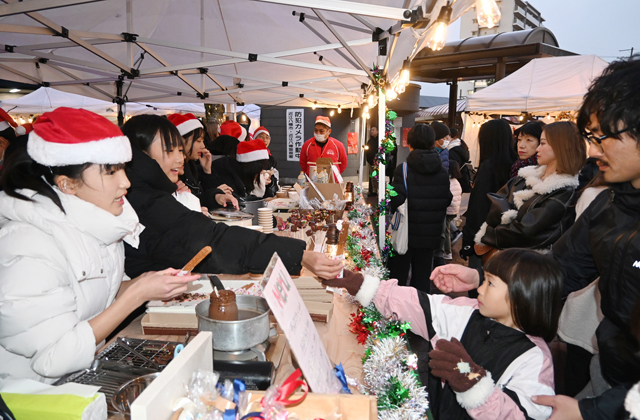 近江八幡南口広場でクリスマスマーケット2025