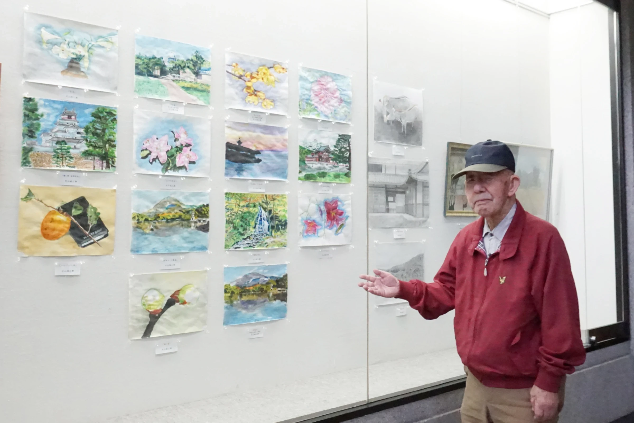 100歳の男性が記念展 色鮮やかなスケッチ並ぶ