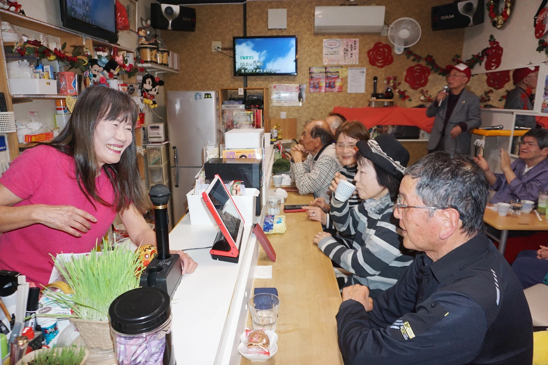 東近江の元気シニアが集うカラオケ喫茶を訪ねた