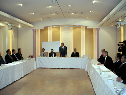 自民４区 一石三鳥の奇策  会派「対話の会」前スタッフの武藤氏に内定