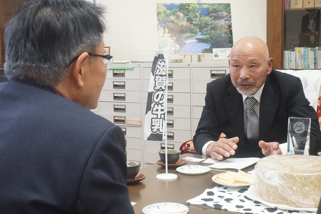 県産チーズが農林水産大臣賞　山田牧場が副知事に受賞を報告