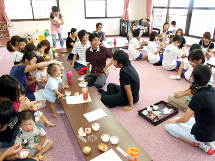 竜王の「こどもひろば」青年団員と中学生参加