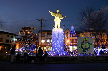 葦灯り展作品も加わり１か月あまり　あづちイルミネーション