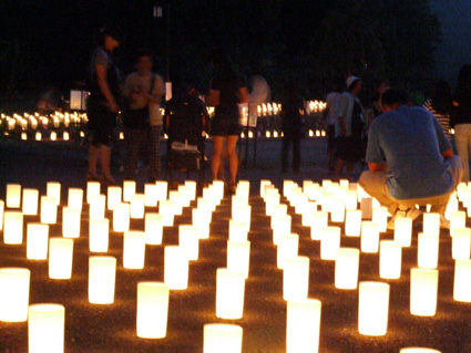 灯火に願いを託す「石塔フェスティバル」