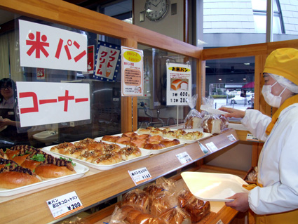 もちもち感が大人気!!　道の駅竜王かがみの里で