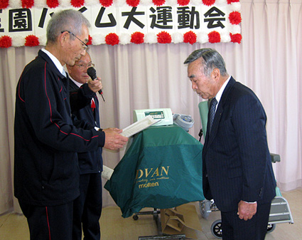 玉園ハイムに車椅子など寄贈