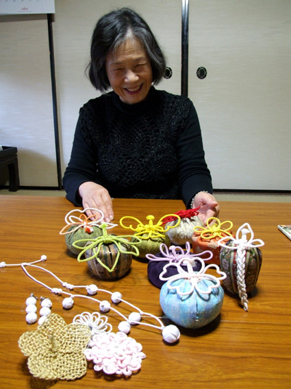 本のひもから生まれる美の世界　心に宿る「結びの文化」